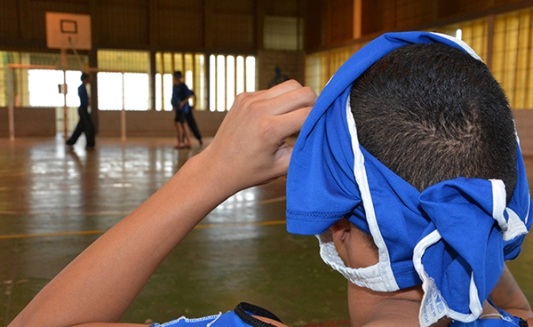 As tarefas são realizadas em equipes e contam com apoio e participação de funcionários e familiares (Foto Reprodução)